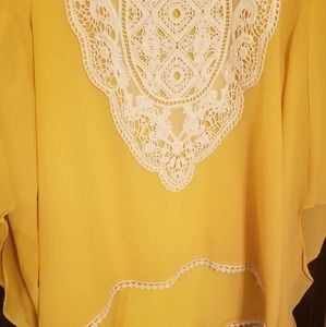 Beautiful flowy umgee blouse.
